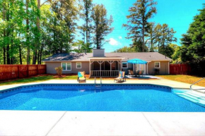Good Karma Rentals - Kennesaw Oasis -Private Pool Comfy 4BDR Sleeps 14